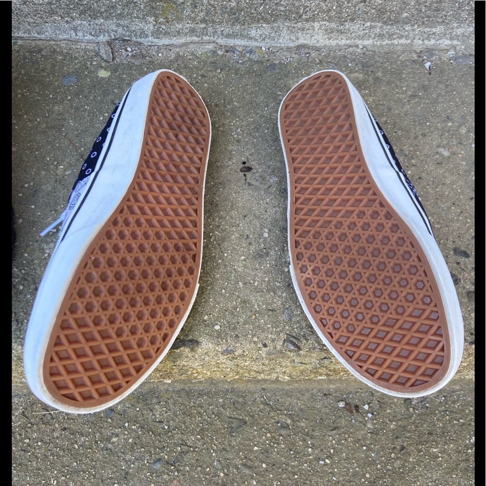 💥Flash Sale💥NWOT🔥Vans Slip - Ons Sneaker - Picture 2 of 3